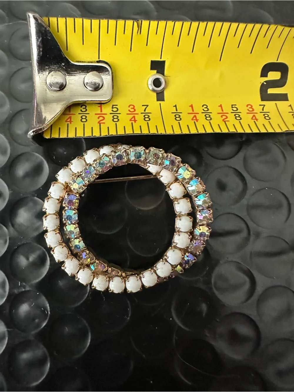🤍 Vintage Style Milk Glass AB Rhinestone Circle Wreath Brooch Gold Tone Pin